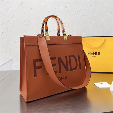 cartera fendi roma precio|Fendi online.